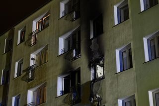 Nie żyje jedna z osób poszkodowanych w pożarze bloku w Koszalinie