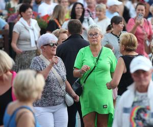 Potańcówka przed teatrem w Katowicach