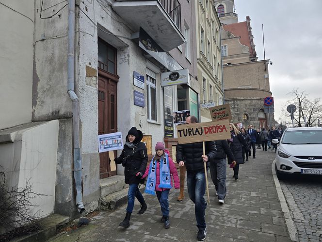 Protest mieszkańców gminy Purda pod olsztyńskim ratuszem