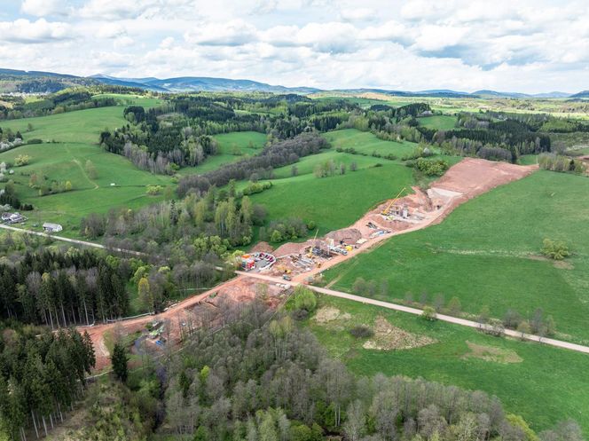 Trwa budowa autostrady D11 Trutnov - Lubawka. Tak wygląda obecnie plac budowy
