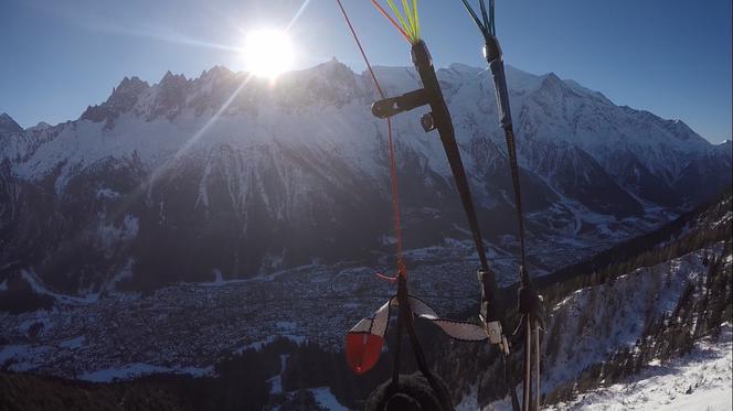 Polacy szykują się do lotu paralotnią z Mont Blanc