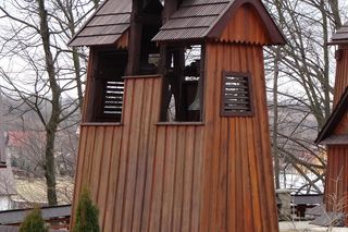  To jedna z najpiękniejszych wsi w Małopolsce. Założono w niej zbór braci polskich