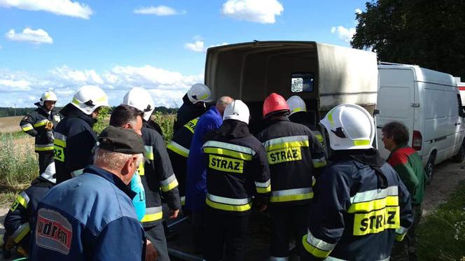 Straszliwy wypadek. Koń utknął w przyczepie, został uśpiony