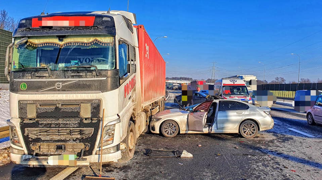 MAKABRYCZNIE wyglądający wypadek na A4