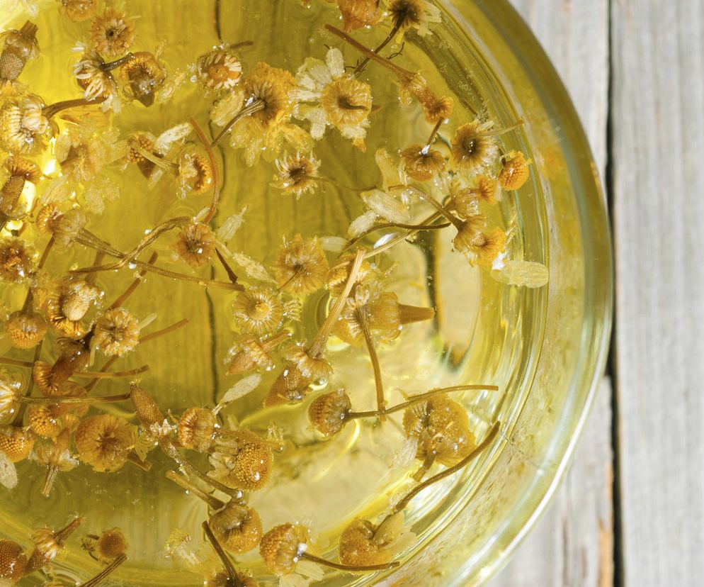 Poprawia trawienie, koi skórę, wygładza włosy. Herbatki popularne w PRL znów wracają do łask 