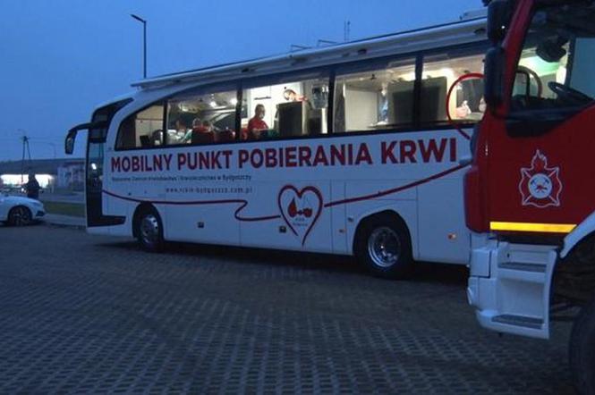 Oddaj krew przed Urzędem Marszałkowskim w Toruniu