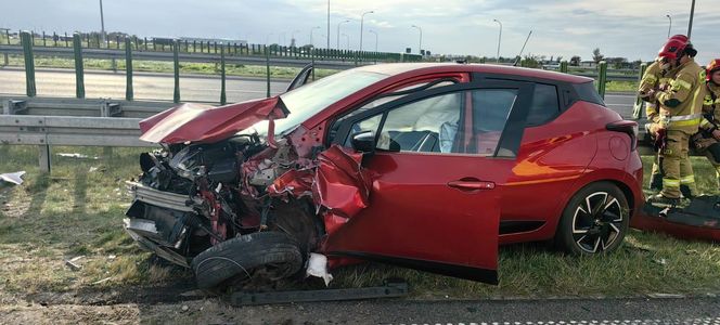 Samochód jechał pod prąd. Poważny wypadek na S5 koło Leszna