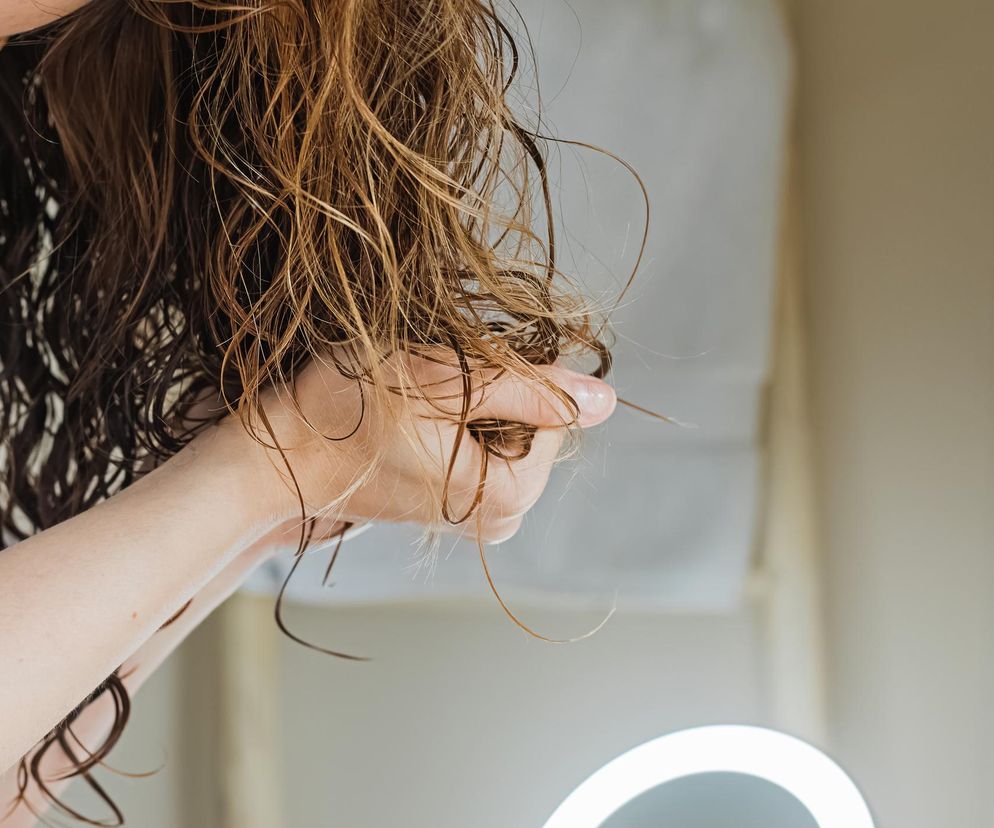 Wcieram w skórę głowy, włosy rosną jak szalone. Hit z warzywniaka za kilka złotych 