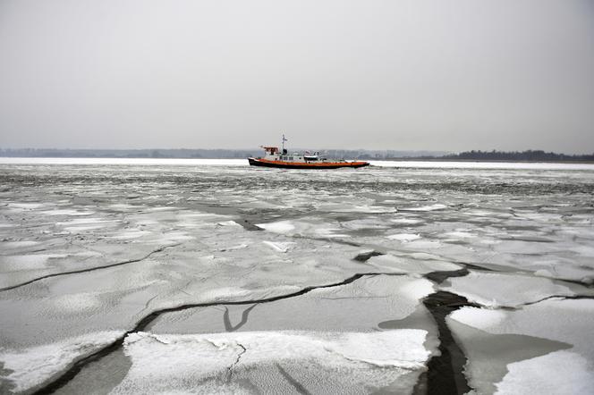 Szczecin: Lodołamacze na Odrze i jez. Dąbie