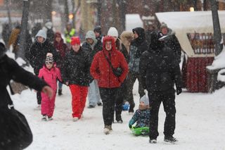 Zakopane pod śniegiem. Miasto ma problem z opadami