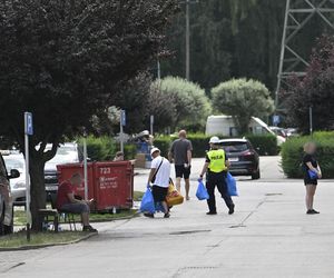 Mieszkańcy Ząbek wracają do swoich mieszkań po najpotrzebniejsze rzeczy