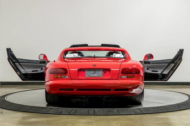 Dodge Viper z przebiegiem 34 mil