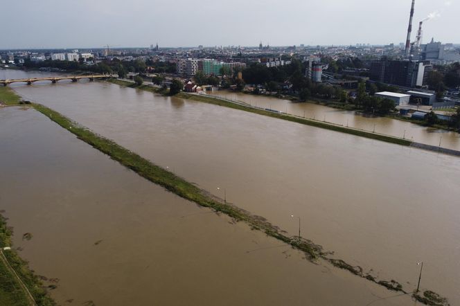 Walka z żywiołem trwa – za wcześnie na entuzjazm