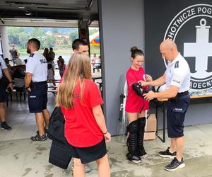 Policjanci nad Jeziorem Rożnowskim przypominali o bezpieczeństwie nad wodą 