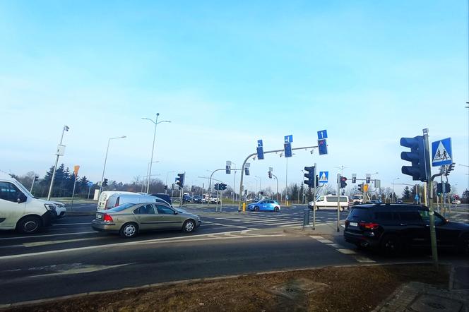Na skrzyżowaniu ulic 26 Kwietnia, Derdowskiego i Taczaka uruchomiono system RedLight3