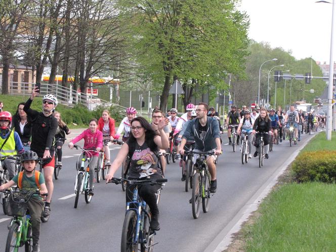 Rowerzyści nie zawiedli, bo na trasie, która liczyła 15 kilomatrów, pojawili sie ci starsi, i ci młodsi.