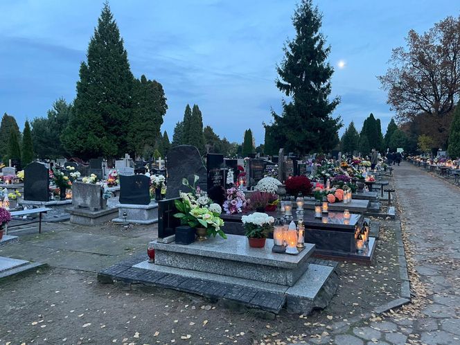 Cmentarz w Łodzi - 1 listopada