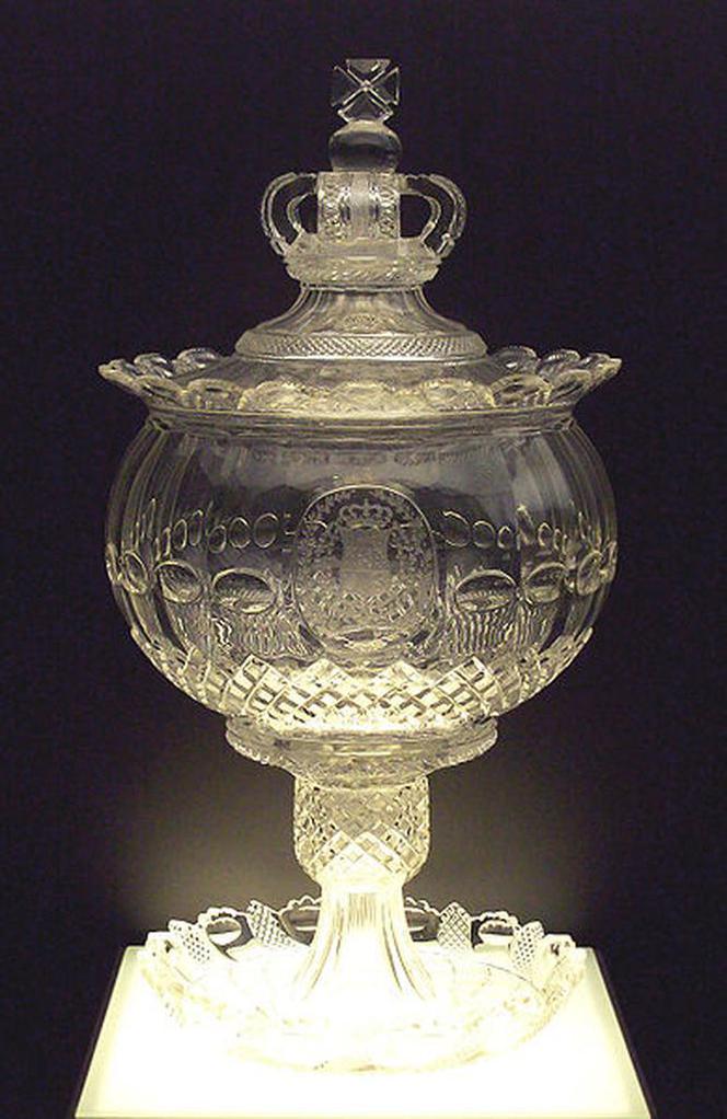 Baccarat – kryształowa waza do ponczu, dar dla hiszpańskiej rodziny królewskiej, ok. 1830 r.