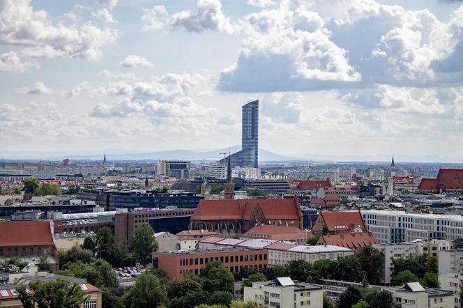 Sky Tower, wysokość 212 metrów, ul. Powstańców Śląskich 95