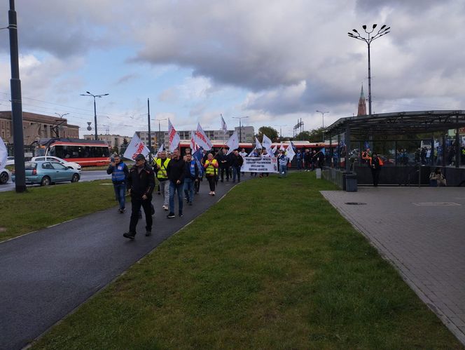 Hutnicy i koksownicy wyszli na ulice w Dąbrowie Górniczej. Apel do rządu o ratunek dla branży i tysięcy miejsc pracy