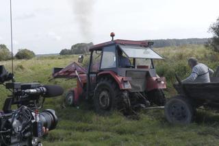 Rolnicy. Podlasie. Andrzej z Plutycz wjechał traktorem w bagno. Ale wtopa!