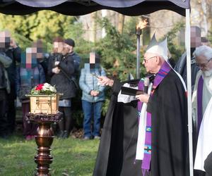 Podpalił się pod Pałacem Kultury i Nauki. Protestował przeciwko władzy. Mija sześć lat od samospalenia Piotra Szczęsnego