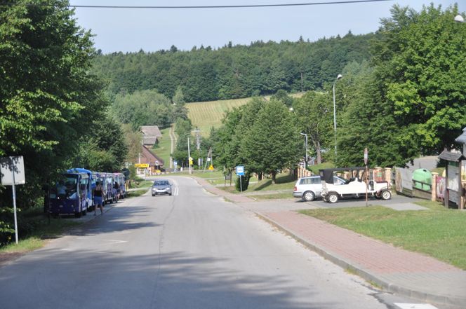 Huta Szklana, Święty Krzyż i okolice