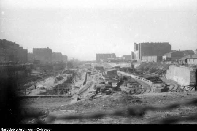 Zniszczona i odbudowywana Warszawa