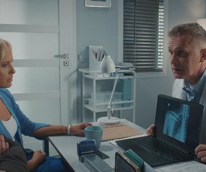 M jak miłość odc. 1889. Dorota (Iwona Rejzner), Bartek (Arkadiusz Smoleński), Artur Rogowski (Robert Moskwa)