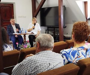 Uczestnicy wydarzenia mogli posłuchać o dotychczasowych dokonaniach literackich Renaty Chojeckiej