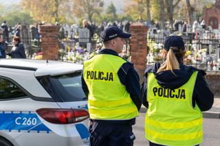 Więcej patroli na Wszystkich Świętych w okolicy cmentarzy w Bydgoszczy. Będą zmiany w ruchu