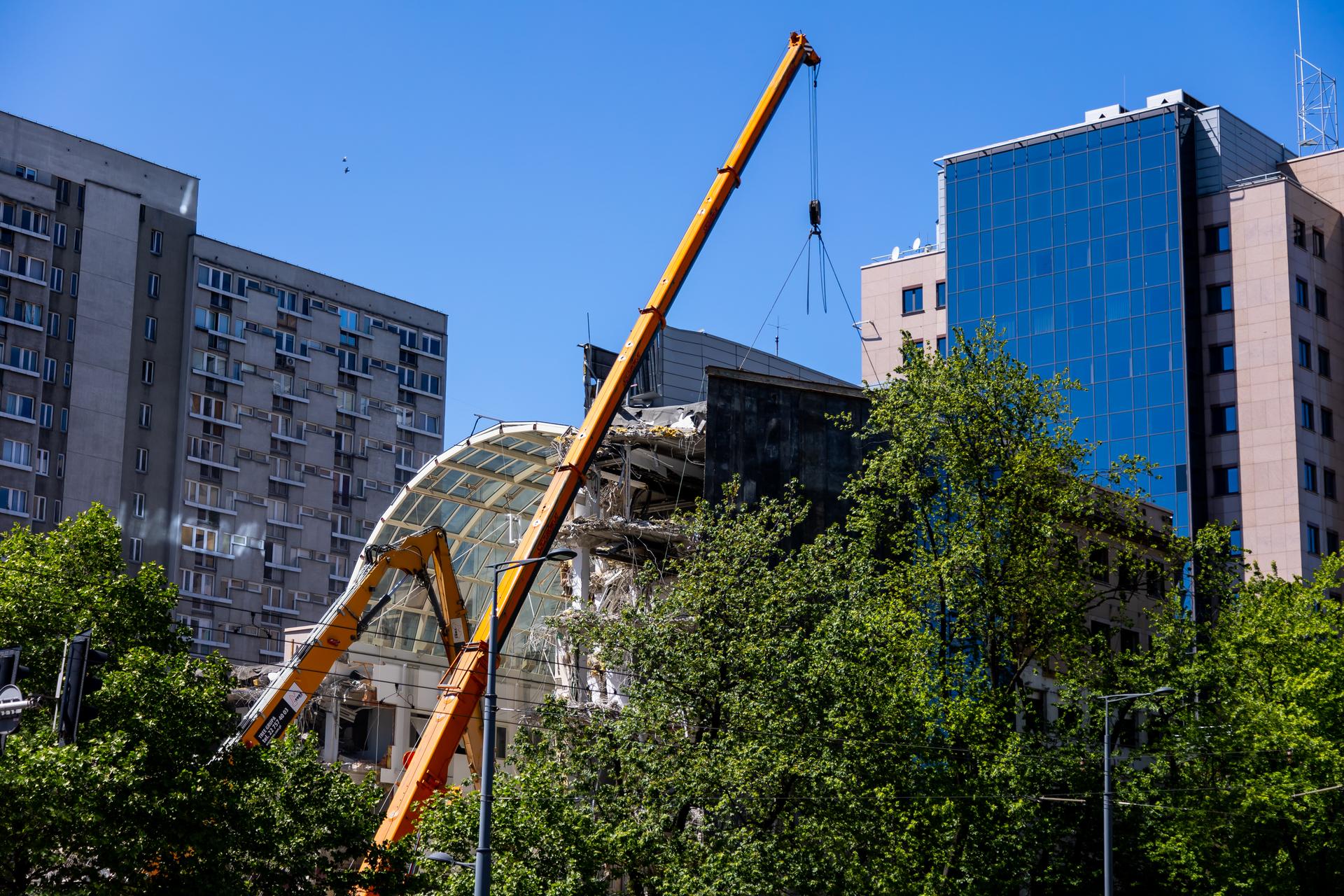 Rozbiórka biurowca Atrium International w Warszawie