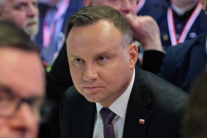 Andrzej Duda za picie piwa i narty został milionerem? Zarobki i emerytura prezydenta