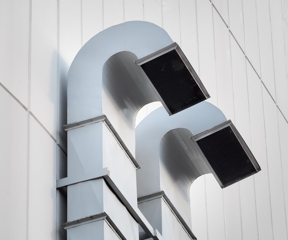 Jak prawidłowo lokalizować czerpnie i wyrzutnie powietrza w budynkach?