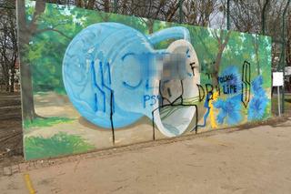 Mural, który symbolizuje wsparcie dla Ukrainy, został zdewastowany. Władze Ochoty reagują