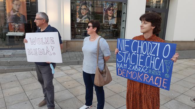 Tak protestowali mieszkańcy Tarnowa! Wsparcie dla telewizji TVN