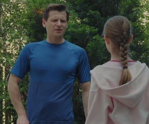 M jak miłość odc. 1886. Hania (Wiktoria Basik), Adam Karski (Patryk Szwichtenberg)