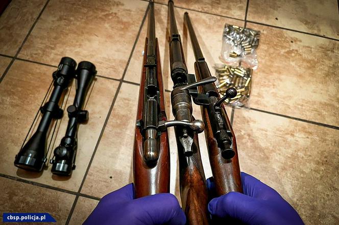 CBŚP rozbiło gang handlarzy bronią
