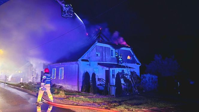 Pożar domu we wsi Winda. Nie żyją dwie osoby