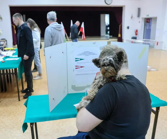 Polacy głosują. Ostatnie chwile na oddanie głosu. Relacja LIVE