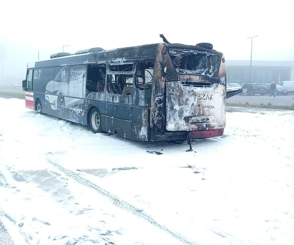 Chwile grozy w Koninie! Autobus miejski stanął w płomieniach 