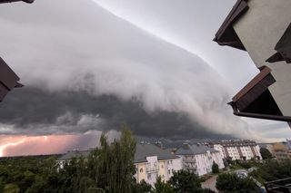 Niesamowite zjawisko nad Pomorzem! Monstrum nadciąga do Gdańska [ZDJĘCIA]
