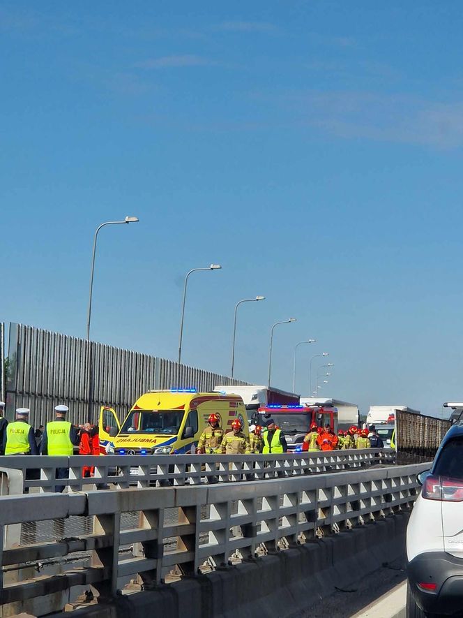 Śmiertelny wypadek na autostradzie A4 w Zabrzu. Droga jest zupełnie zablokowana