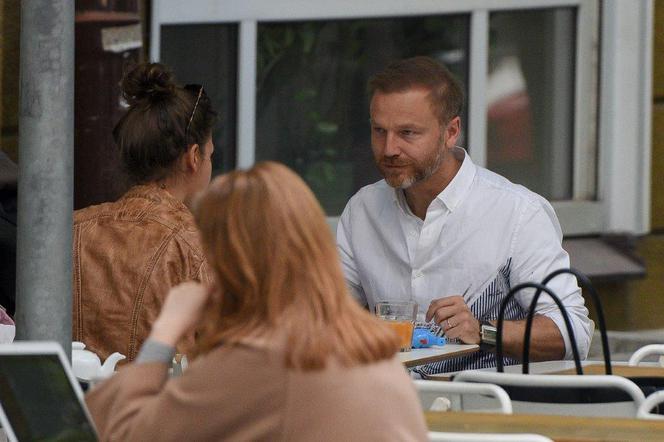 Jest tatą w życiu, chce być ojcem w serialu