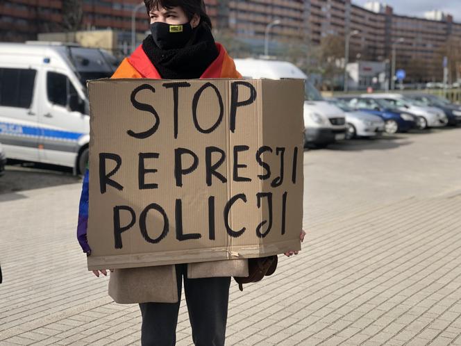 Stop represji policji. 