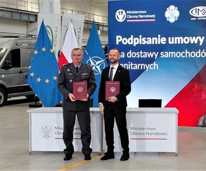 Umowa AMZ Kutno - Ambulansy wielonoszowe 4x4