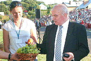 Minister zagrał rolnikom