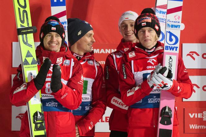 Polscy skoczkowie Kamil Stoch, Dawid Kubacki, Piotr Żyła