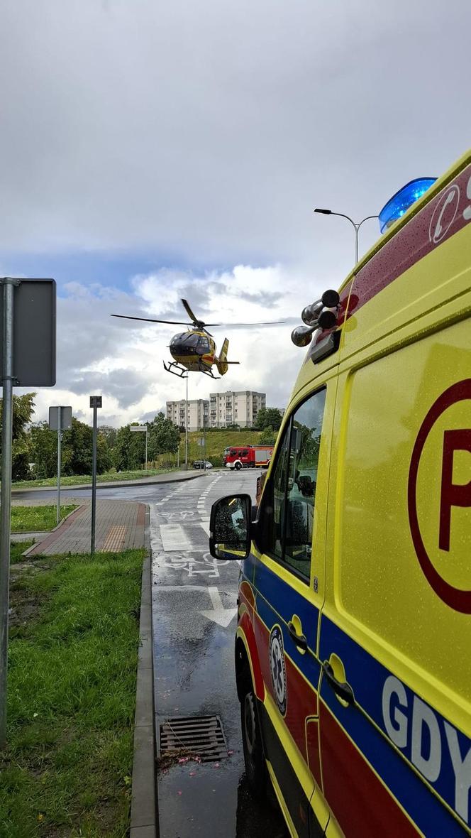 Fatalny wypadek na ulicach Gdyni! Kierowca wjechał chodnik i potrącił trzy osoby [ZDJĘCIA].