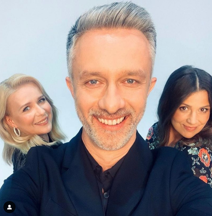 Pierwsza miłość po wakacjach 2022. Marysia (Aneta Zając), Kinga (Aleksandra Zienkiewicz), Artur (Łukasz Płoszajski) 